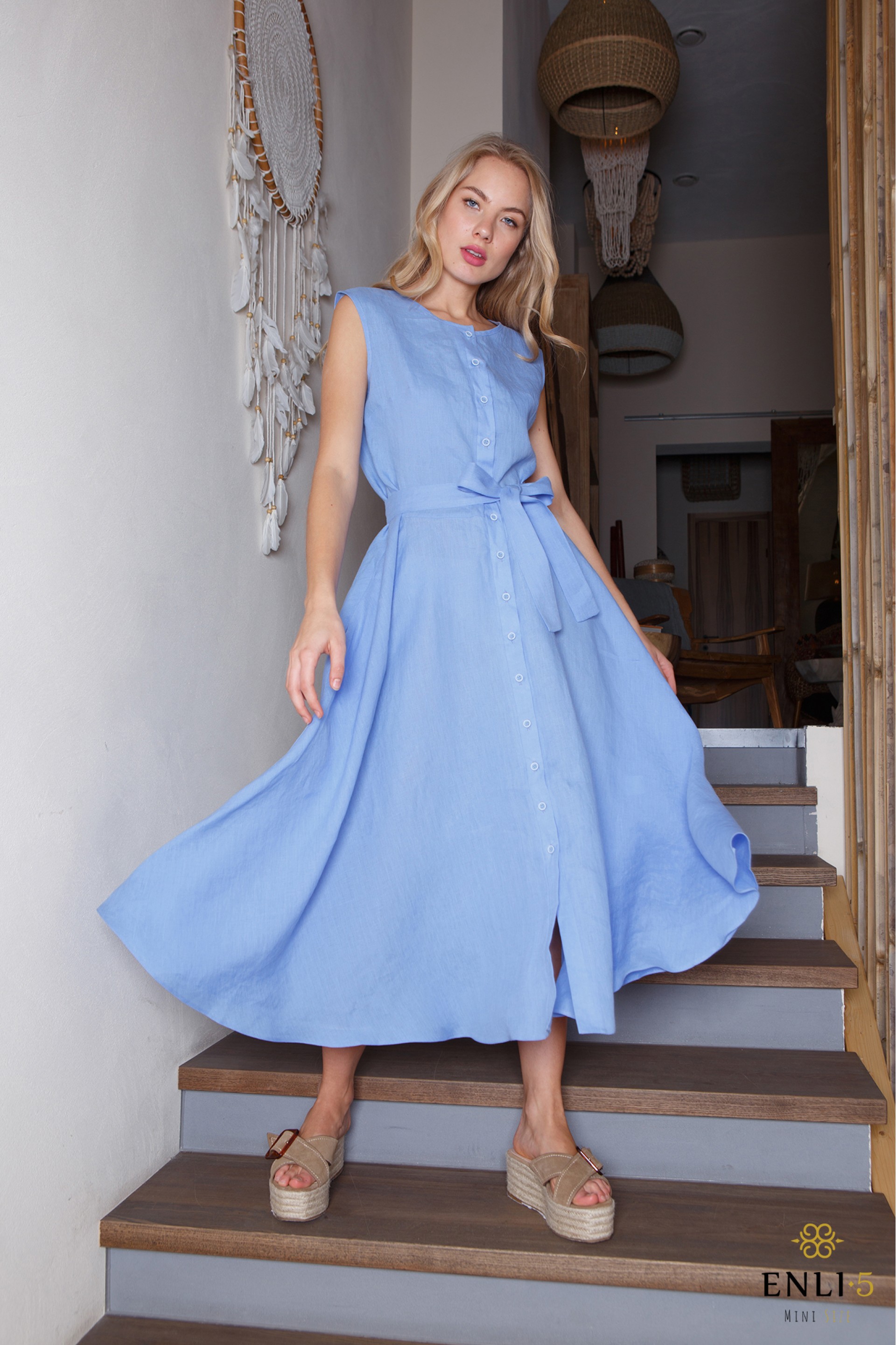 Mėlyna lininė suknelė su dirželiu DANGĖ