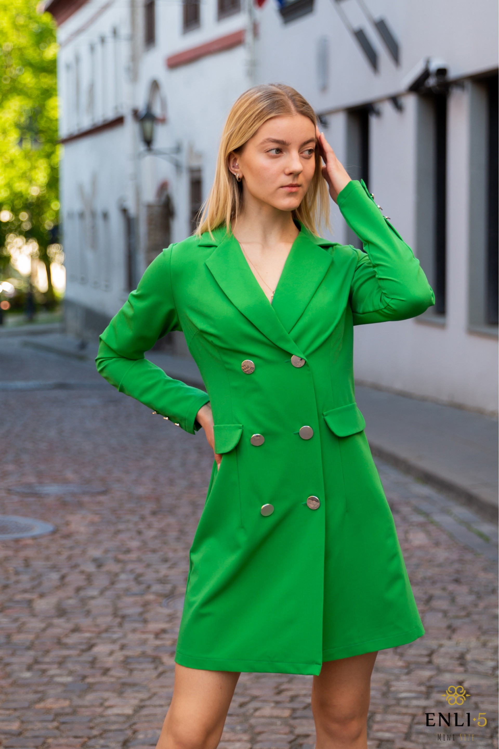 Žalias švarkas - suknelė