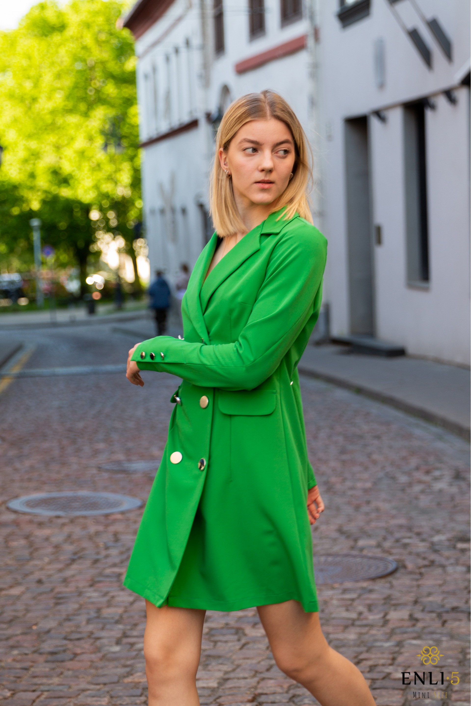 Žalias švarkas - suknelė